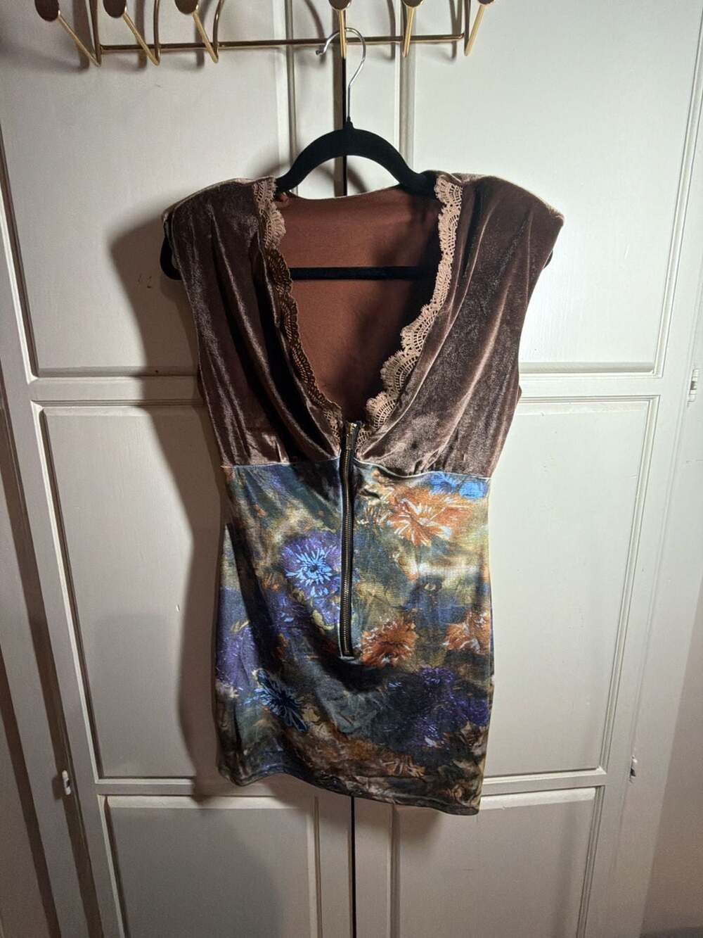 Y2K Sleeveless Bodycon Mini Dress in Brown Velvet with Floral Print and Lace Tri